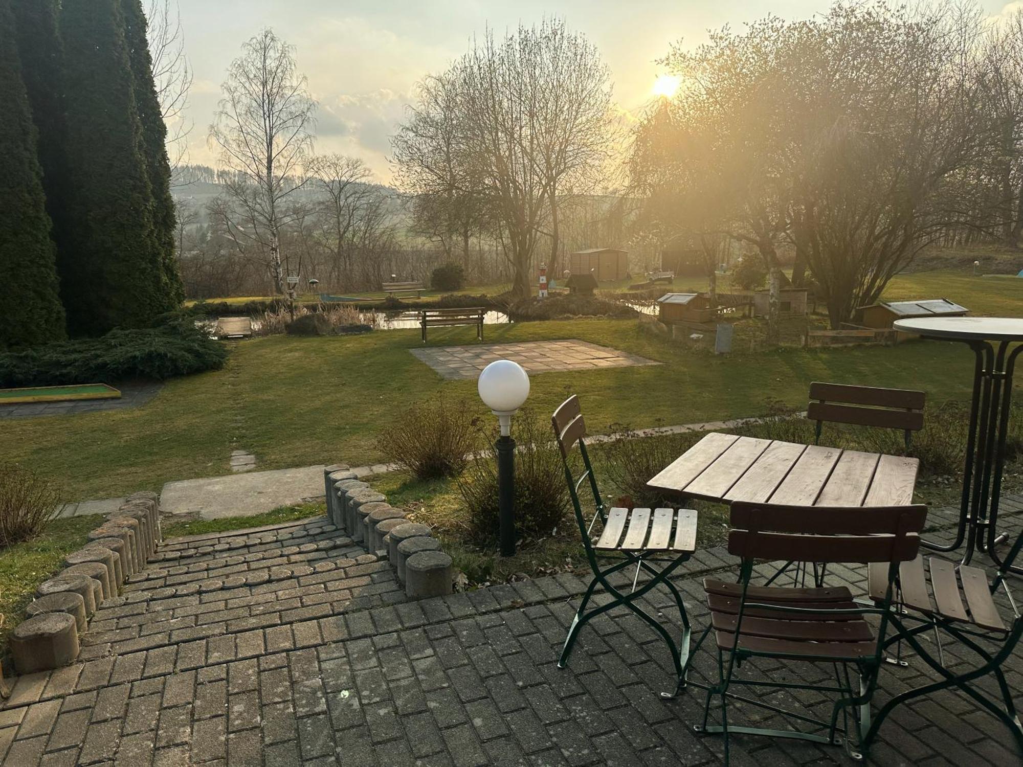 Schirgiswalde-Kirschau Hotel Am Laerchenberg I Fruehstueck, Wlan, Parkplatz מראה חיצוני תמונה