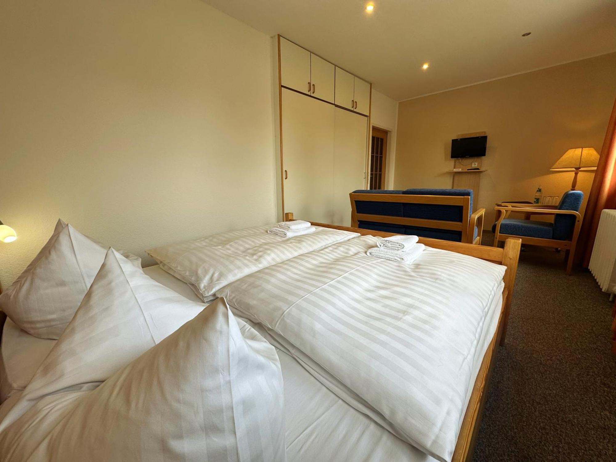 Schirgiswalde-Kirschau Hotel Am Laerchenberg I Fruehstueck, Wlan, Parkplatz מראה חיצוני תמונה